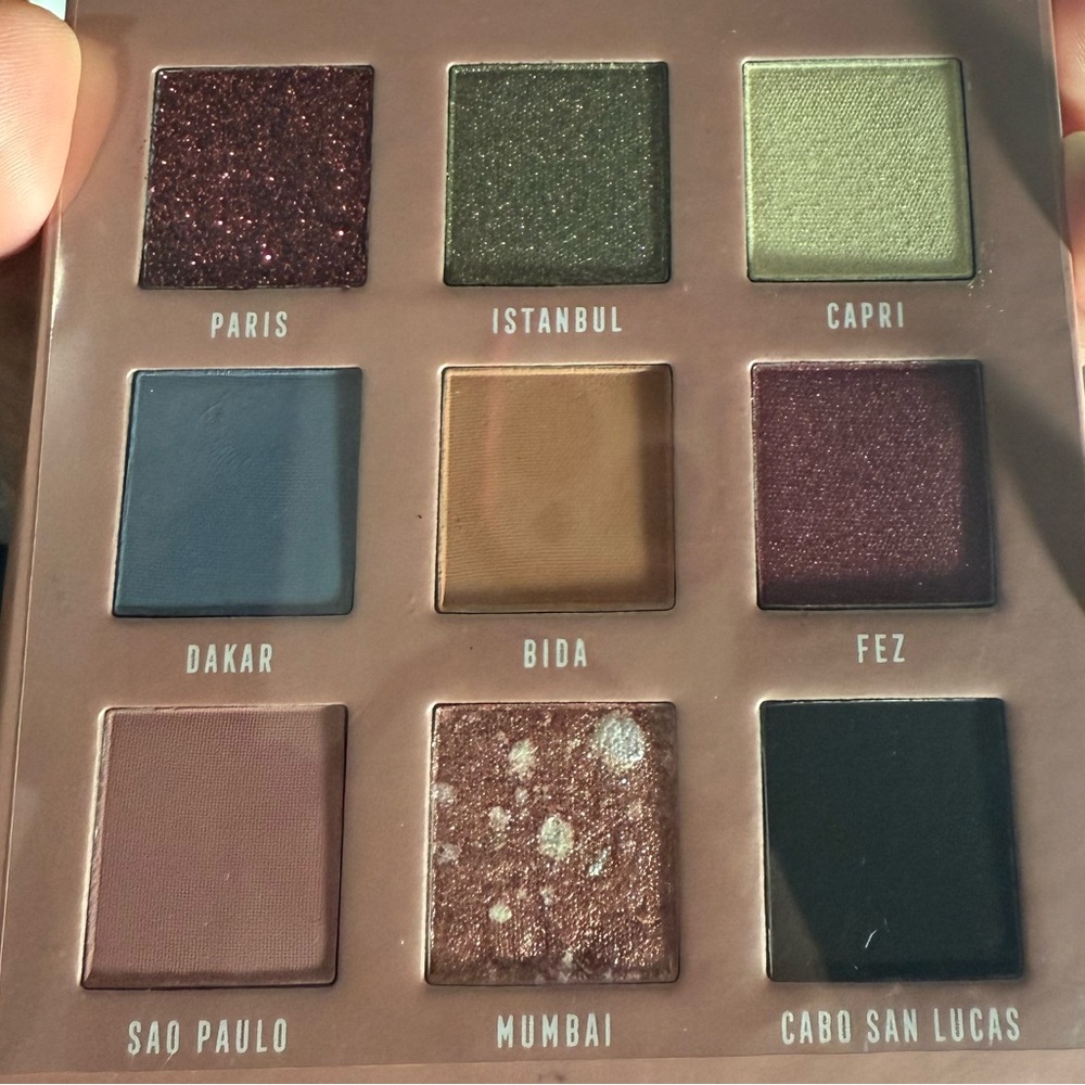 Bossy Style Meets Substance Eyeshadow Palette - Picture 4 of 7